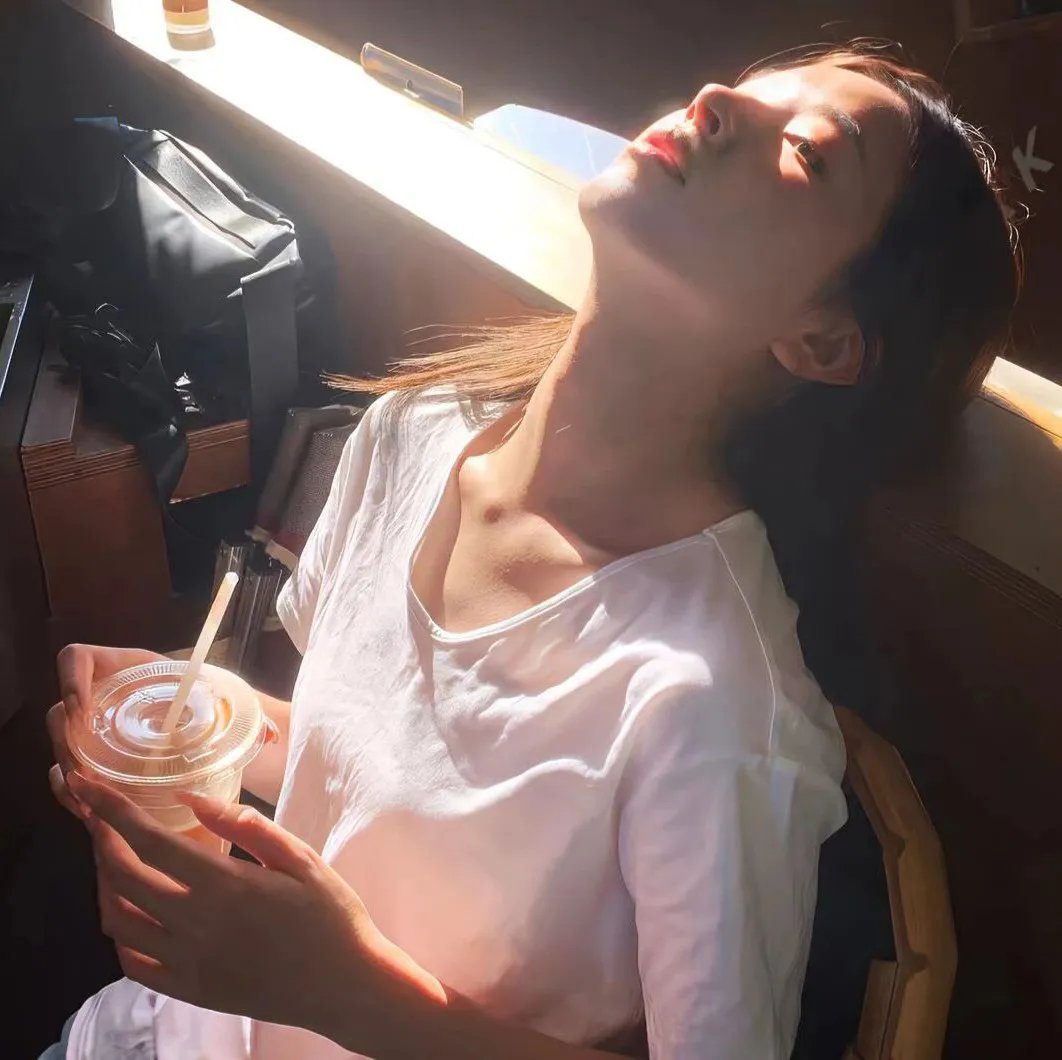 与彩云相遇2023 封面